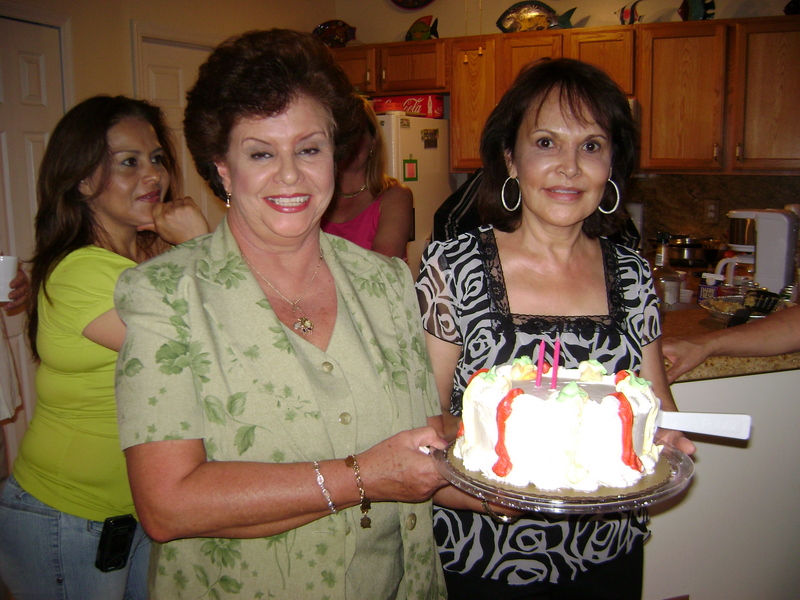 L to R: Guertty Valbuena, Clara Rojas e Isa Bryson